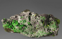 Уваровит (зелёный гранат) с титанитом - «globural.ru» - Краснокамск